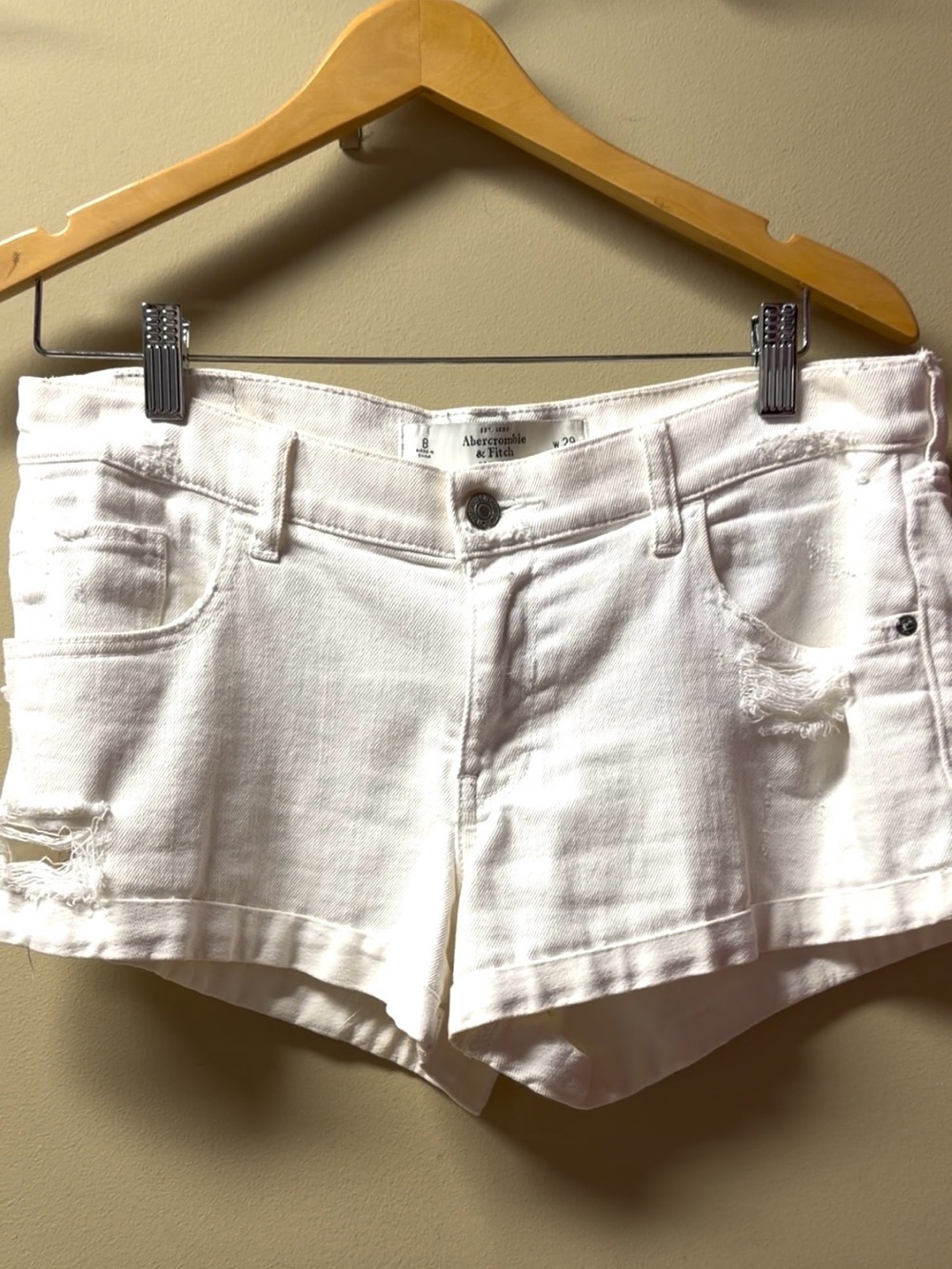 Abercrombie & Fitch White Distressed Women’s Denim Shorts sz 8 w 29